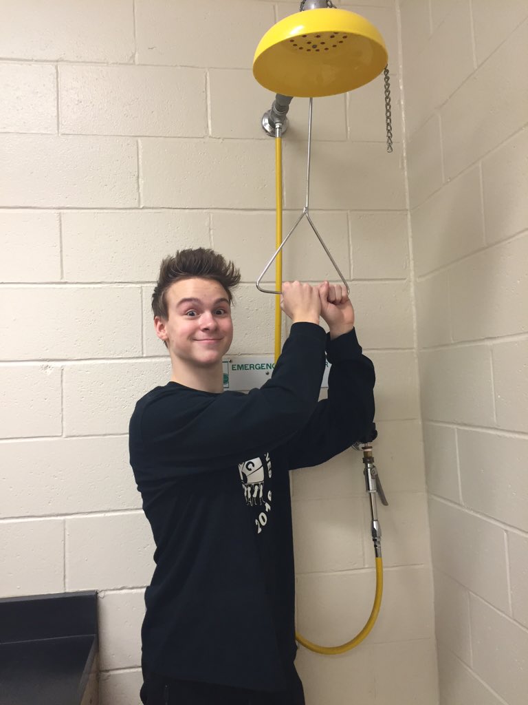 canadiansimon's tweet photo. 50 RTs AND I'LL DO IT FAM https://t.co/1RQMorLeUR