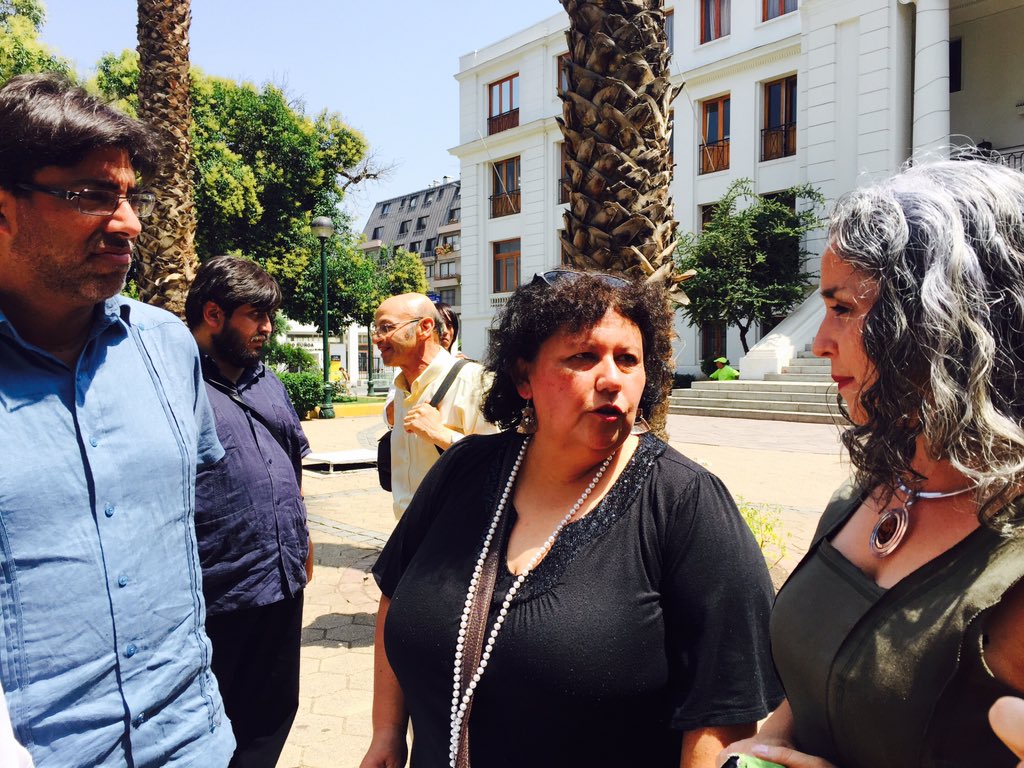 danieljadue's tweet photo. Ahora entregando nuestro respaldo a @AleConcejala para disputar la alcaldía de #Ñuñoa https://t.co/iWmT3z5InK