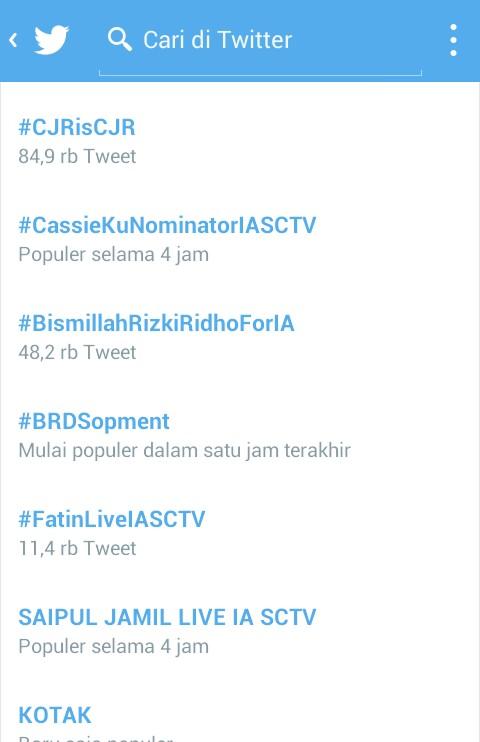 Fatinistic's tweet photo. Sudah TTI no.5 guys! UP terus hastagnya @FatinSL -> #FatinLiveIASCTV :) https://t.co/qMfYMVShKf