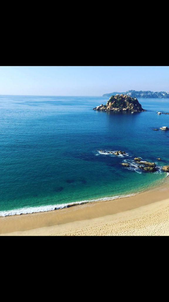 PabloMOficial's tweet photo. Buenos días Acapulco ☀️ A la playa hacer ejercicio @CaRoOVan https://t.co/wZjQrIhRy8