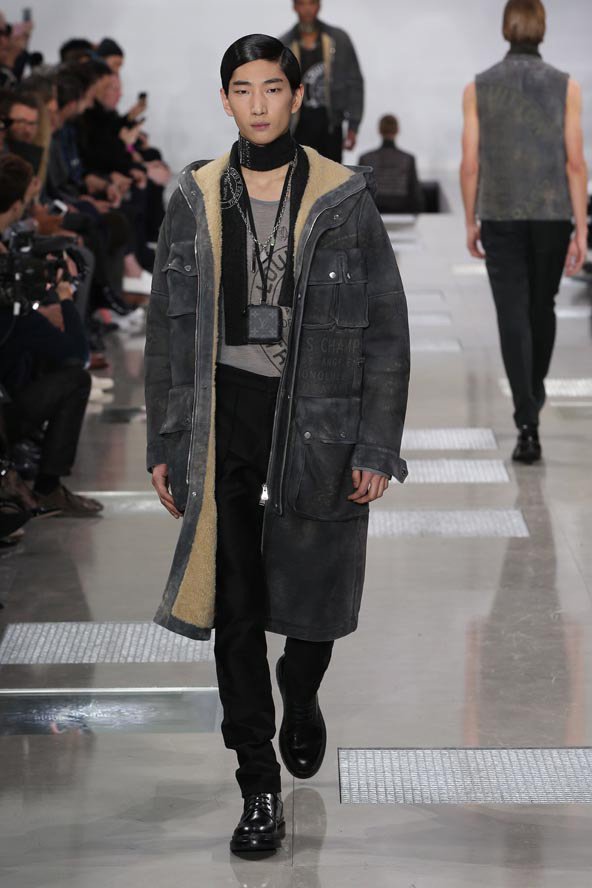 Louis Vuitton on X: Fur coats at the Men's #LVFW16 Show from @MrKimJones.  Watch the full show now on    / X