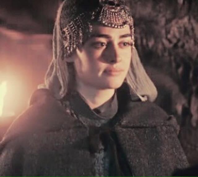 Dedilerki gözden ırak olan gönülden de ırak olur dedmki gönle giren gözden ırak olsa ne olur #EsraBilgiçHalimeSultan