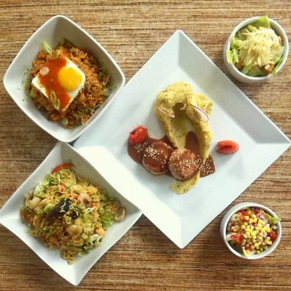 Bucareonline's tweet photo. #VenABucare

Medallones de Pollo, puré y ensalada

Arroz Marinera, mini ensalada César

Arroz Chaufa, cerdo y huevos https://t.co/AwXGn2XqEn