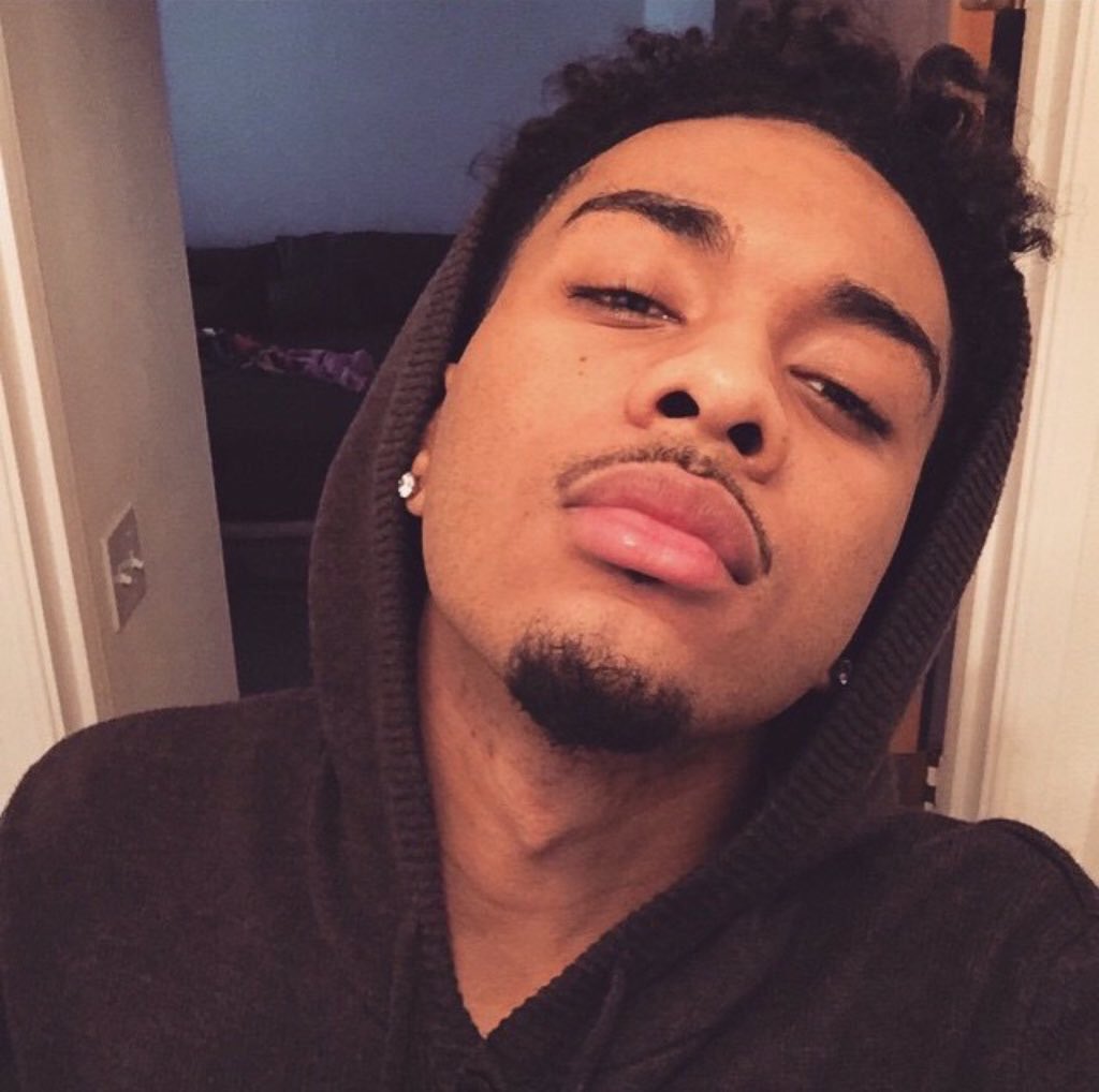 FineAssBlackMe2's tweet photo. #FABM https://t.co/PcUx3Qgi4z