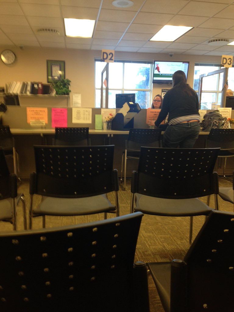 hotmomma5150's tweet image. #dmvproblems and the one person in front of me is a chick with ass crack showing