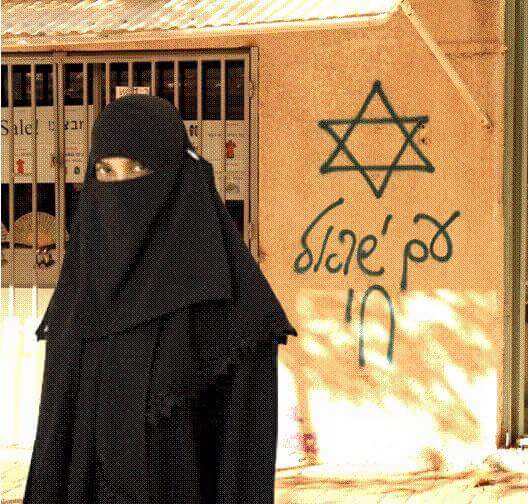 MousaAlomar's tweet photo. لا أحد يجرؤ أن يقول عن هؤلاء متطرفين أو دواعش أو رجعيين وهابيين!! فقط لأنهم من طائفة الفرومكا (الحريديم) ��ليهودية.. https://t.co/OWB0o4hOLG