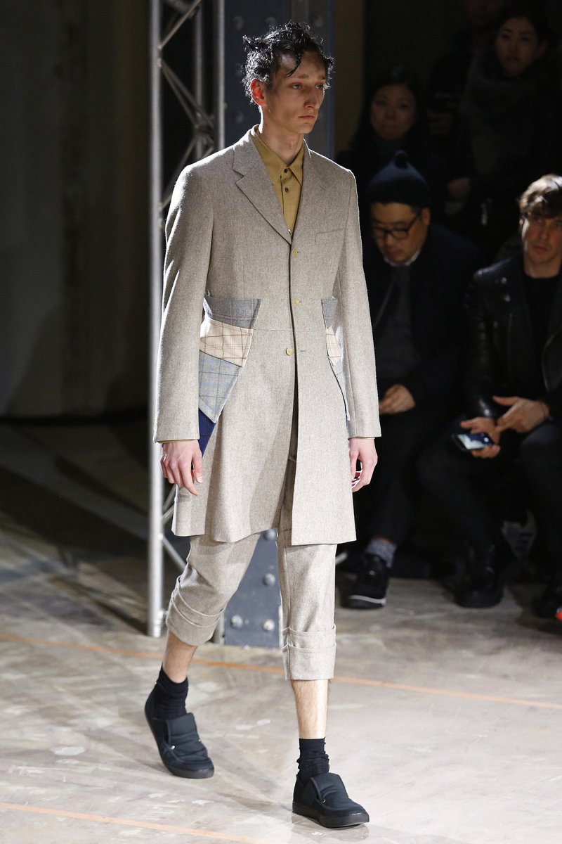 BoF's tweet photo. View the full @COMMEGARCONS A/W 2016 show gallery now at: https://t.co/nk9SozoF10 #PFW #BoFW https://t.co/ZGsk2rkCpl