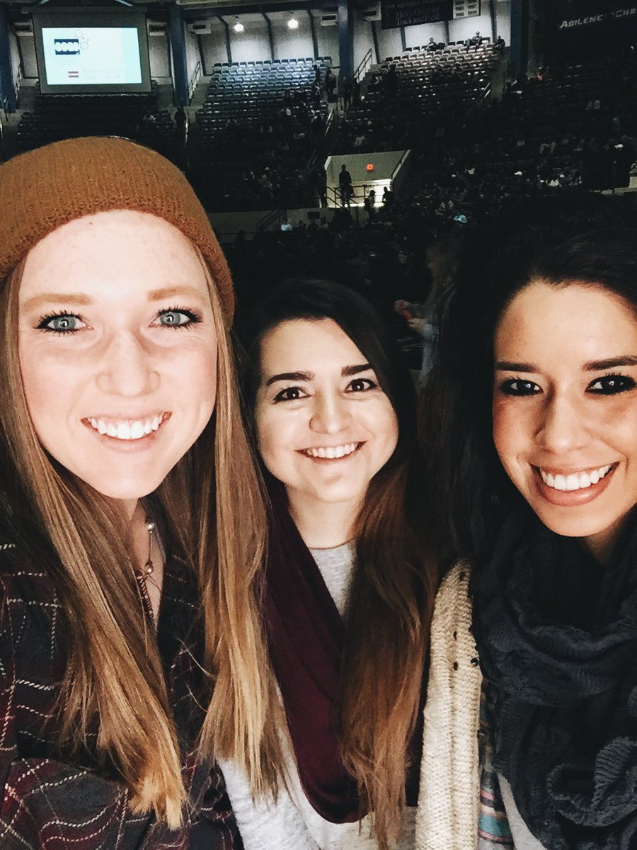 laura_mel4's tweet photo. Smiling because there were instruments today! #GonnaGetDownOnFriday #JMC367 https://t.co/XP3x7YCVTs