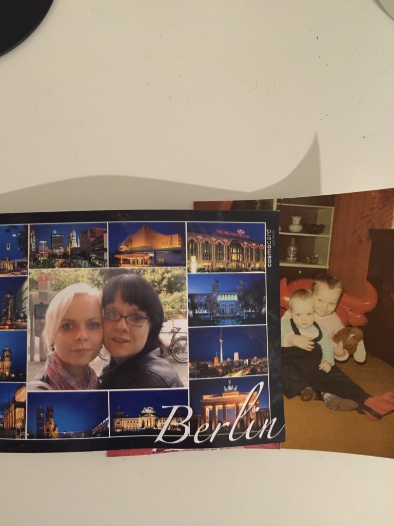 j_toti's tweet photo. #LISDay #LaFamilia best Friends since 1986 https://t.co/6UxZwthWIe