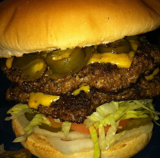 BestFoodPics's tweet photo. Spicy Cheeseburger😈😋 https://t.co/zynCS0jAnD