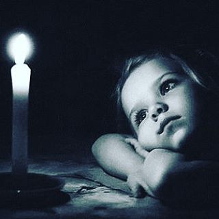 pati22332014's tweet photo. قل الحمدلله للحياة الـتي لا زالت تسري
في عروقك للعافيه التي تتردد بين جنبيك للأمن
الذي يجعلك تغمِض جفنيك مطمئنا. ..✍ https://t.co/OUeq4pV7yh