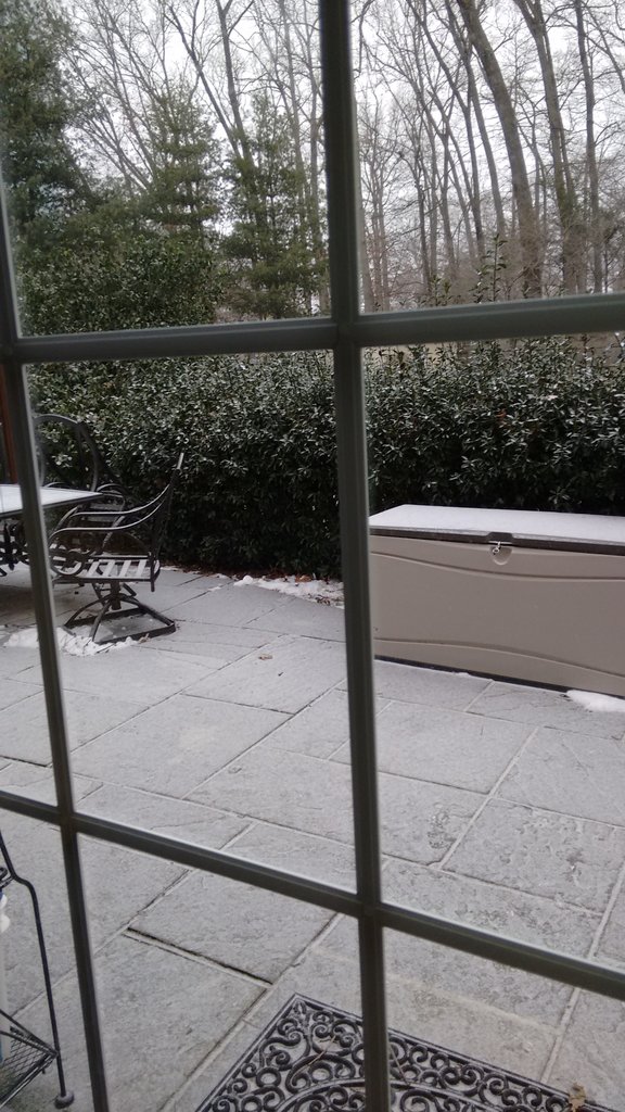 MaryGreene3's tweet photo. @TenaciousTopper @dougkammerer snowing in Potomac https://t.co/Ov6JePOJvh