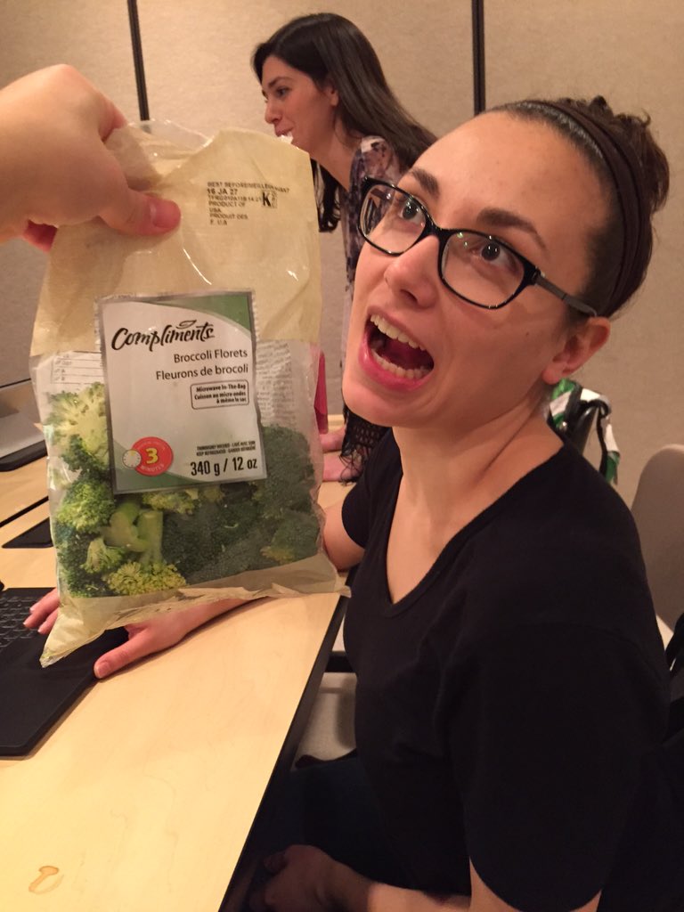 FemmeFitale4's tweet photo. Brought a snack for a friend #omnomnom https://t.co/JPgAT3YGDP