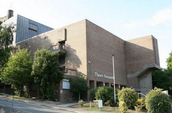 *Siop Siarad* <a href="/TrydarPontio/">TrydarPontio</a> Agor arddangosfa i ddathlu gwaddol Theatr Gwynedd bit.ly/1lC6O5o