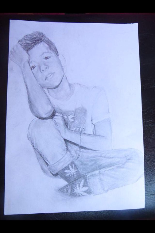 roanddlm's tweet photo. Mon cousin a fait se dessin pour moi tu le trouve comment @sulivangwed 😍💋 https://t.co/MGr69vwM9K