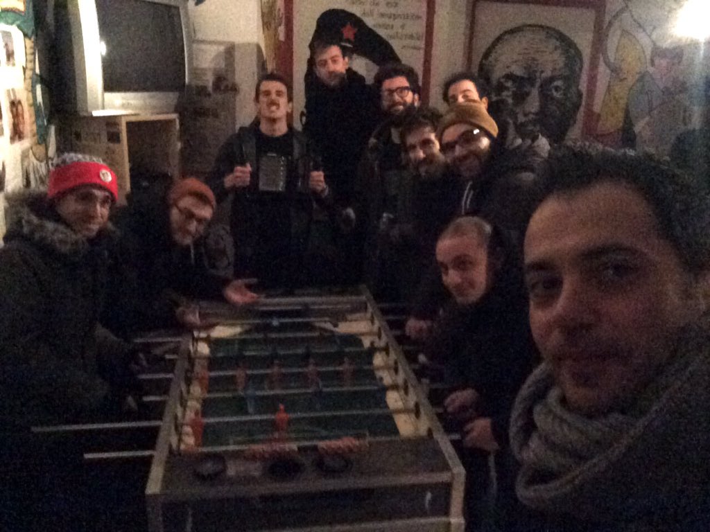 LaFineBand's tweet photo. Stasera siamo alla Casa Rossa di Massa. È già cominciato il torneo di biliardino con Futbolín e Son. #ancoratour https://t.co/4C39agyRWR