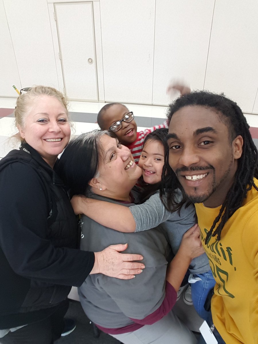 BoyscoutsPISD's tweet photo. Nothing like a big group hug from my friends in @SCMemorialES #LunchFun #MyBuddies #BobcatFamily https://t.co/L1HFlFAarC