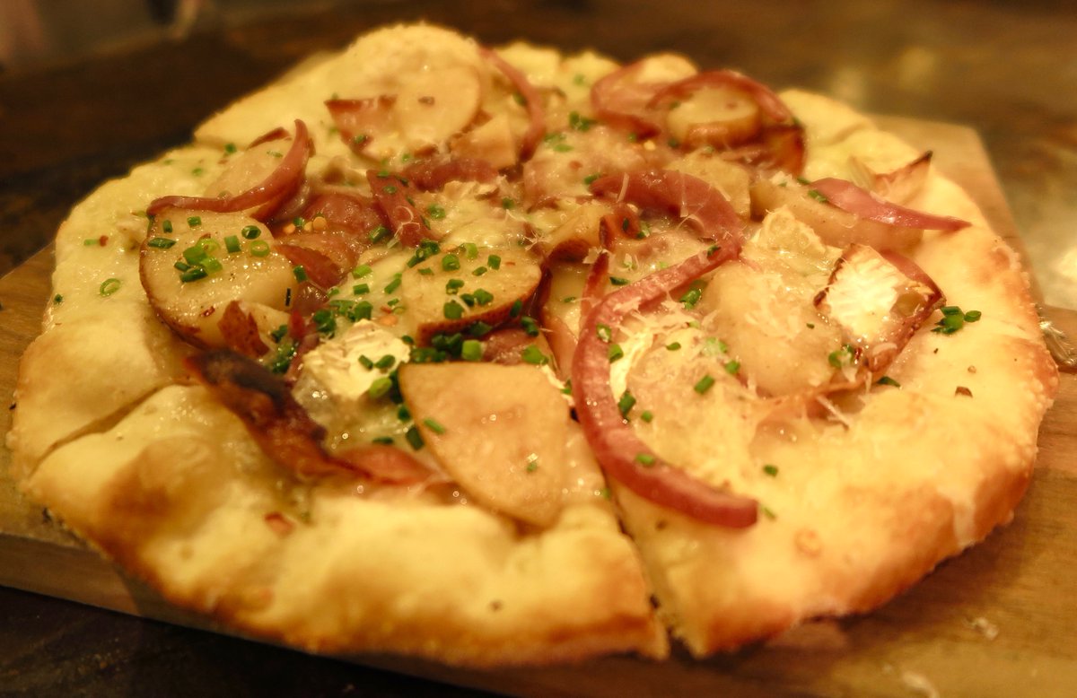 OspinaFelipe81's tweet photo. @eaterchicago Check out the new menu of @EnoloWineCafe #pancettapizza #prawnsalaplancha #figandprosciutto #chefrich https://t.co/p6Yxn19MFG