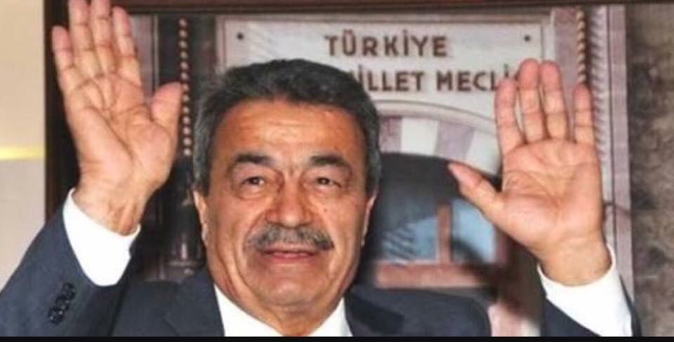 "Beni Türk Bayrağına sarılı gömün..." Kamer Genç 
Allah rahmet eylesin, mekanın cennet olsun. Hoşçakal Kamer Abi...