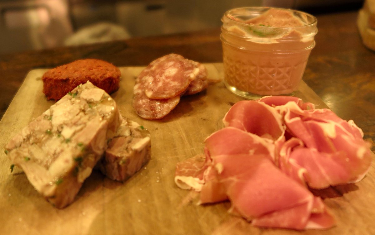 OspinaFelipe81's tweet photo. @Explore_Chicago Check out the new menu @EnoloWineCafe #charcuterie #friedgoatcheese #prawnsalaplancha #chefrich https://t.co/TjzRFzHUmA