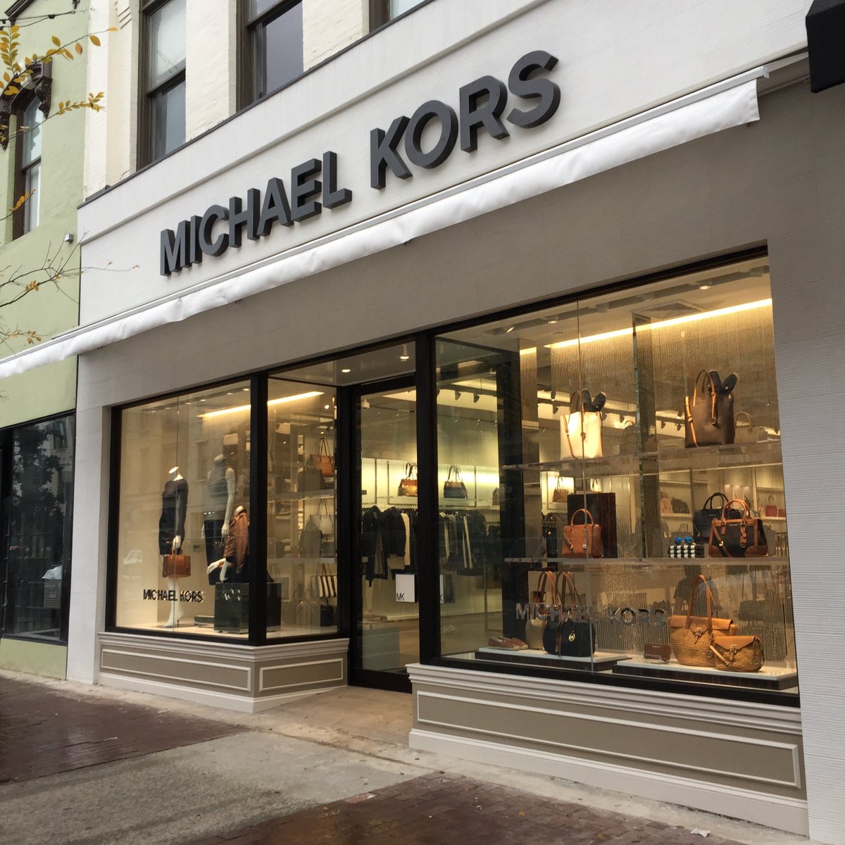 VisitSavannah's tweet image. .@MichaelKors on Broughton Street opens TODAY! #VisitSavannah