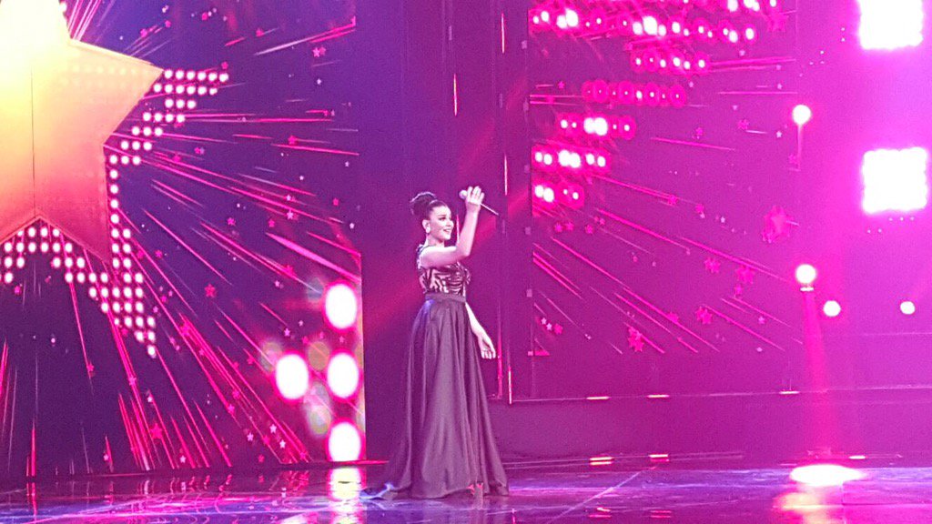 @HananeElKhader تطل على جمهور ستاراك ب "هاكاوا"! #ريتويت لو تعتقدون أنها تستحق البقاء و الوصول للنهائيات #نومينيز