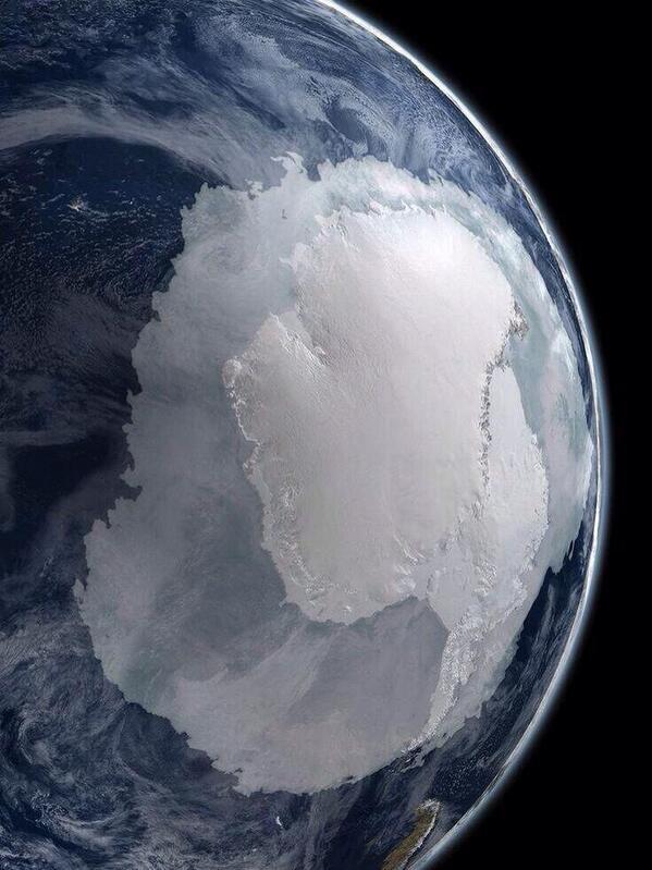 nette_go's tweet image. Antarctica from space