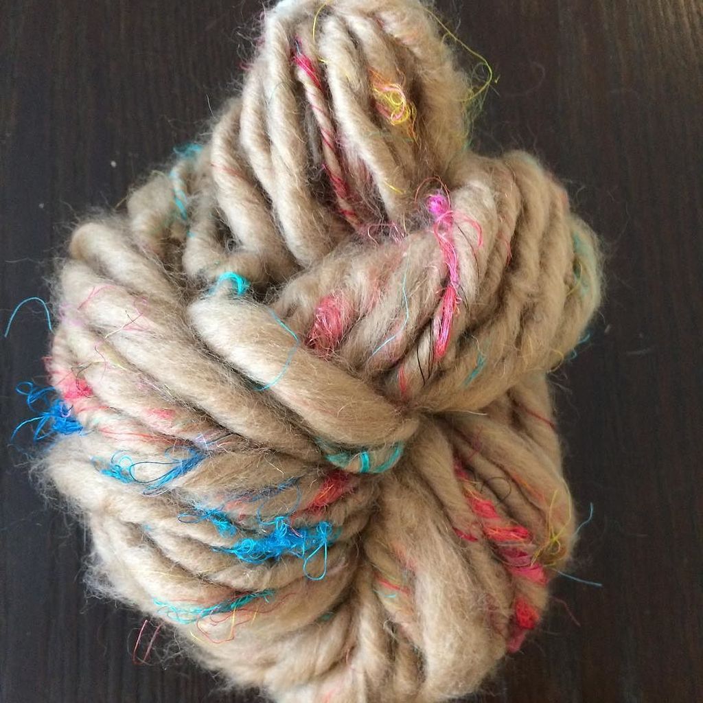 indigokittyknit's tweet photo. Baby camel + sari silk = lovely. #yarnporn #handspunyarn #creativityfound #dscolor #handsp… https://t.co/DvLg9LODYh https://t.co/DHMdm1ynbQ