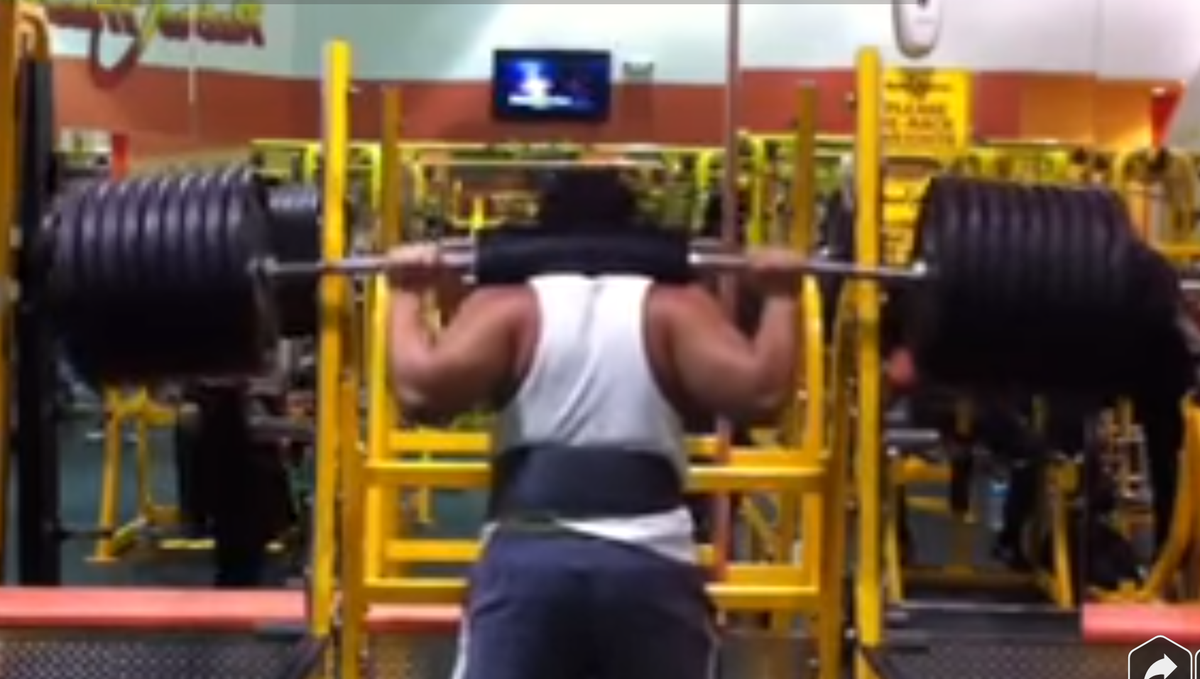 BBee_tv's tweet photo. When things go wrong squating 855 pounds, they go really wrong #fail https://t.co/BlYJpoHqTN #liftingfail https://t.co/uDvTW2T9af