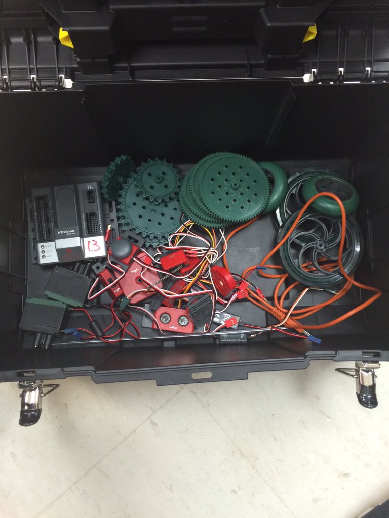 Plachinators's tweet photo. Just finished getting all of our gear, excited to start building! #PLTW #VEX @PLTWorg https://t.co/nmE09N5TO4