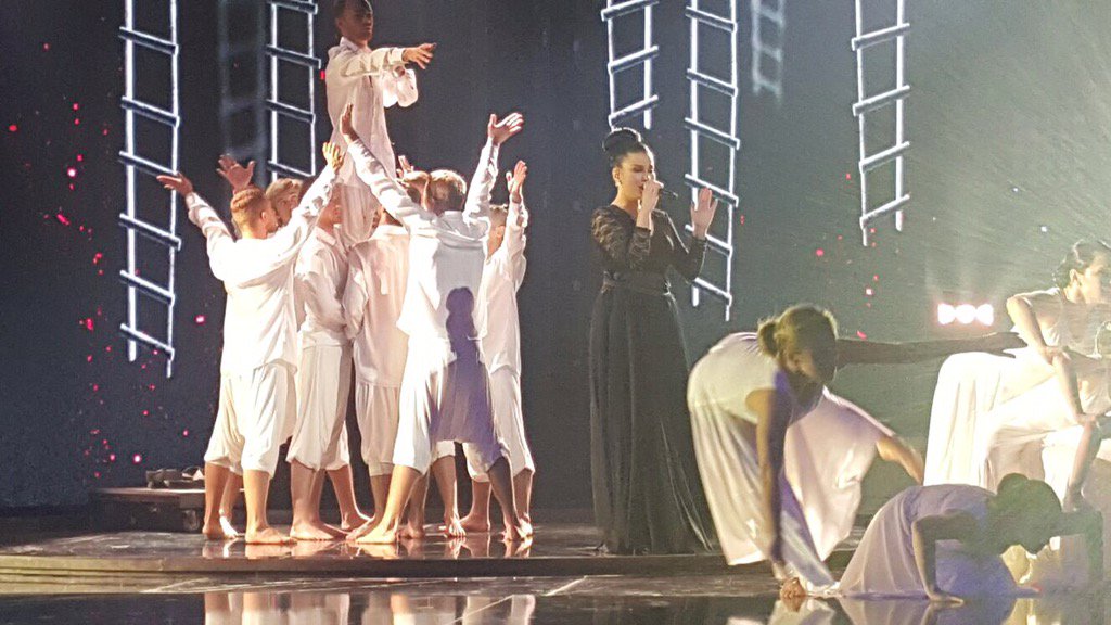 @HananeElKhader تعاتب حبيبها و تغني له "في حاجات" بأجواء رومانسية! ما رأيكم؟! #ريتويت #توقع_اكتر