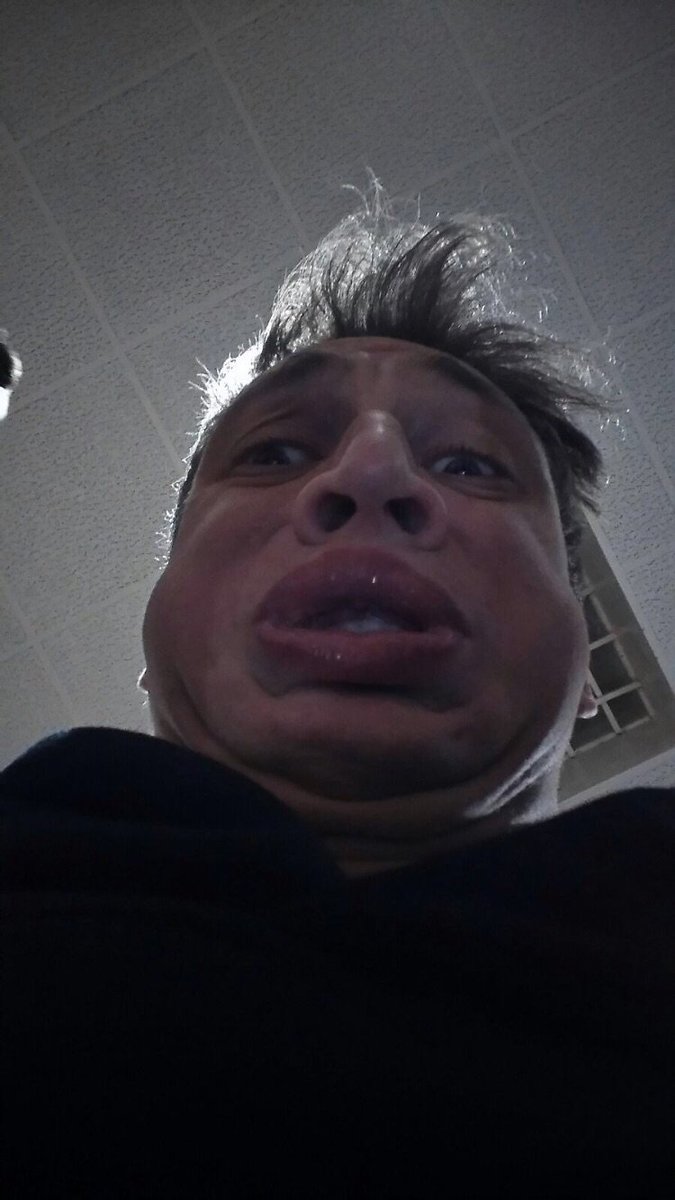 CakeManTV's tweet photo. Mein wahres ich 😦 #EAAASY https://t.co/f1unpko753