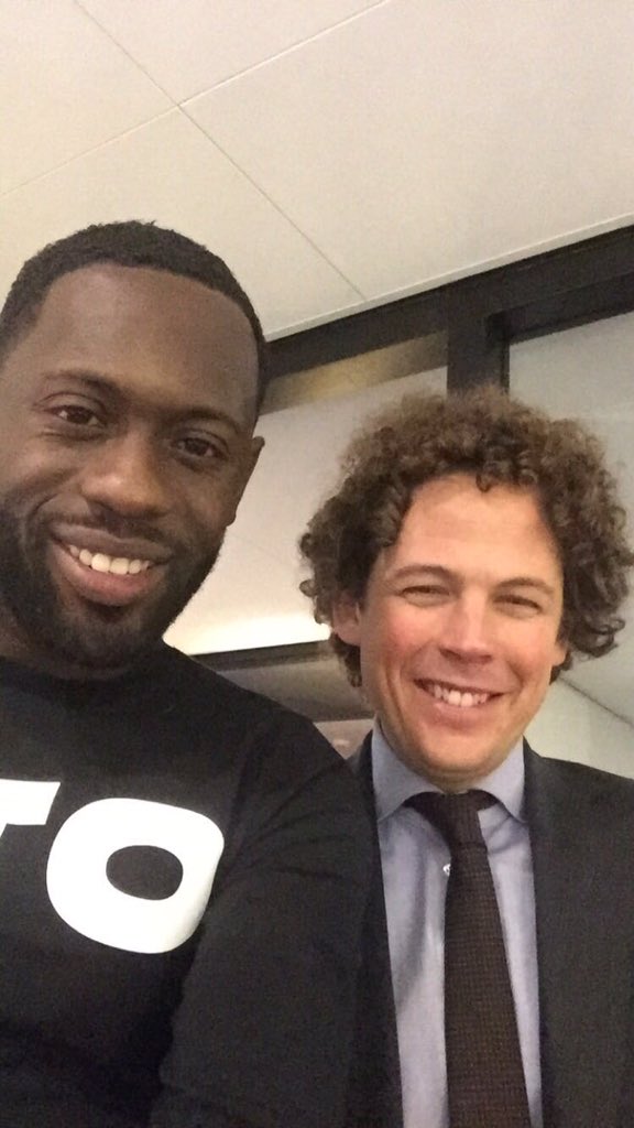 VanLiempt1op1's tweet photo. Stop racisme in het voetbal. Gewoon met z'n allen genieten van het spelletje. @Voetbaladvocaat @brioo87 https://t.co/qZBb7pHOeW