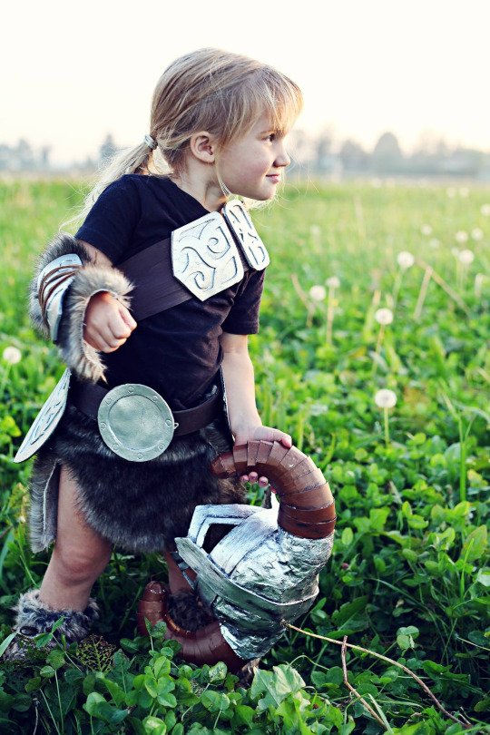 Soooo adorable - Little Dovakiin Skyrim Cosplay by AreYouJustKiddingMe