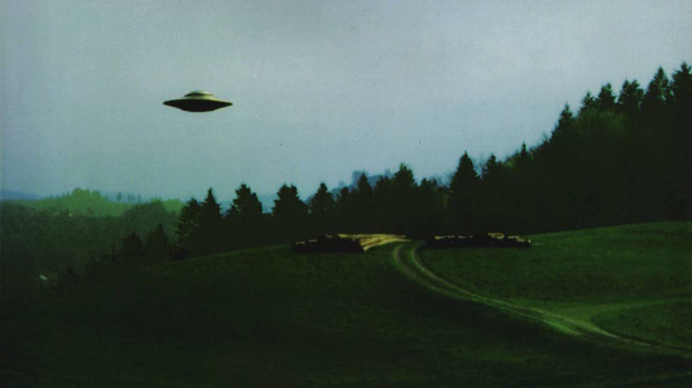 PromaxBDABrief's tweet photo. RT @nerdist: Here's how to make your own #XFiles-style UFO photos: https://t.co/Hd4urKYsYL https://t.co/vhGcc0SCJU