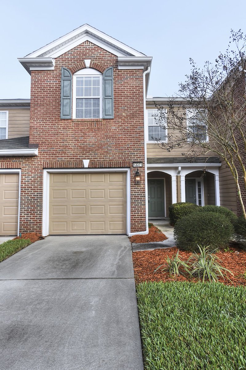 27SouthRealty's tweet image. #Townhome for sale close to #jaxbeach in #wolfcreek! 3/2.5.  Call 812-319-1633 #jaxrealestate #homeforsale #jaxhome