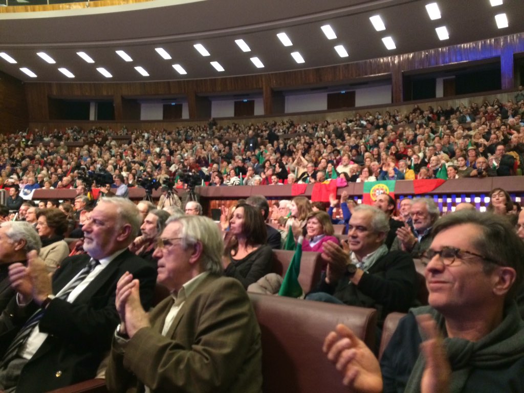 ruitavares's tweet image. Aula magna cheiínha! #snap2016