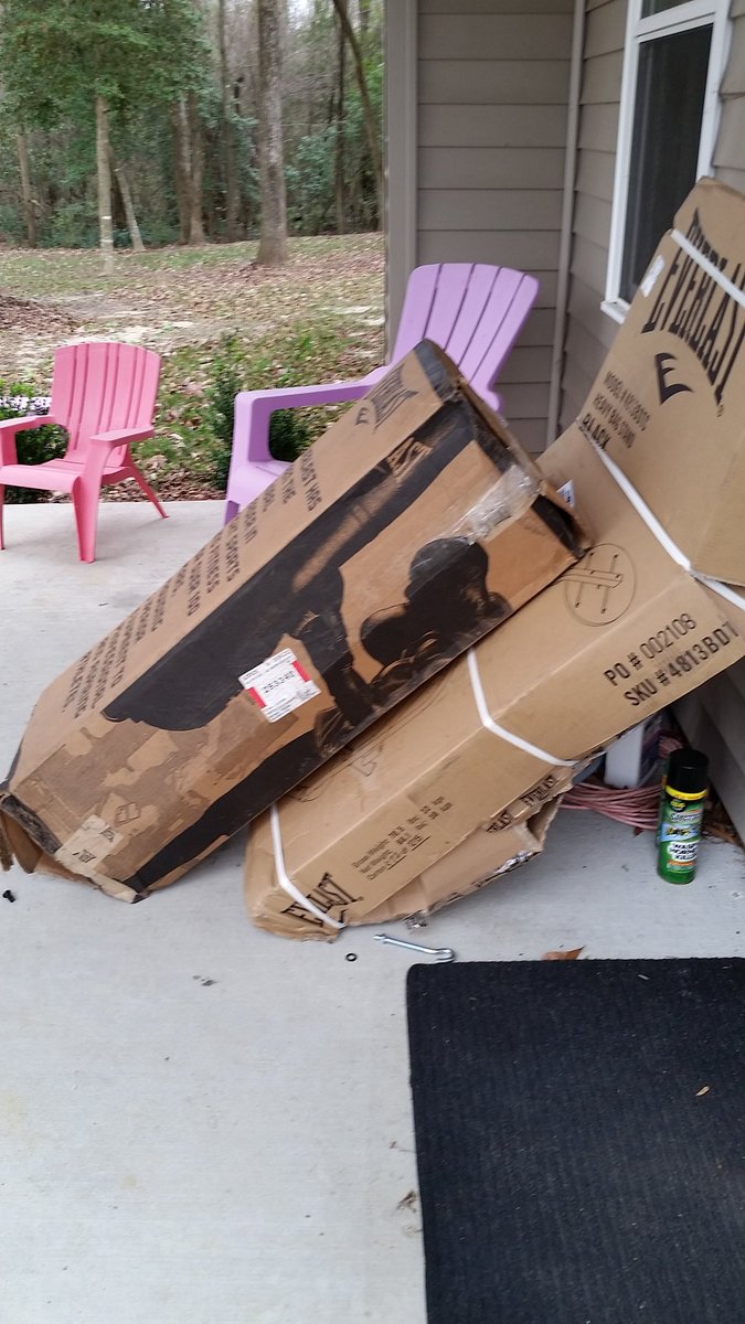 iPhilYa's tweet photo. @UPSHelp Email is getting me nowhere and I want to use my cmas present. Not sure why they delivered it like this https://t.co/zZ00DoZwBL