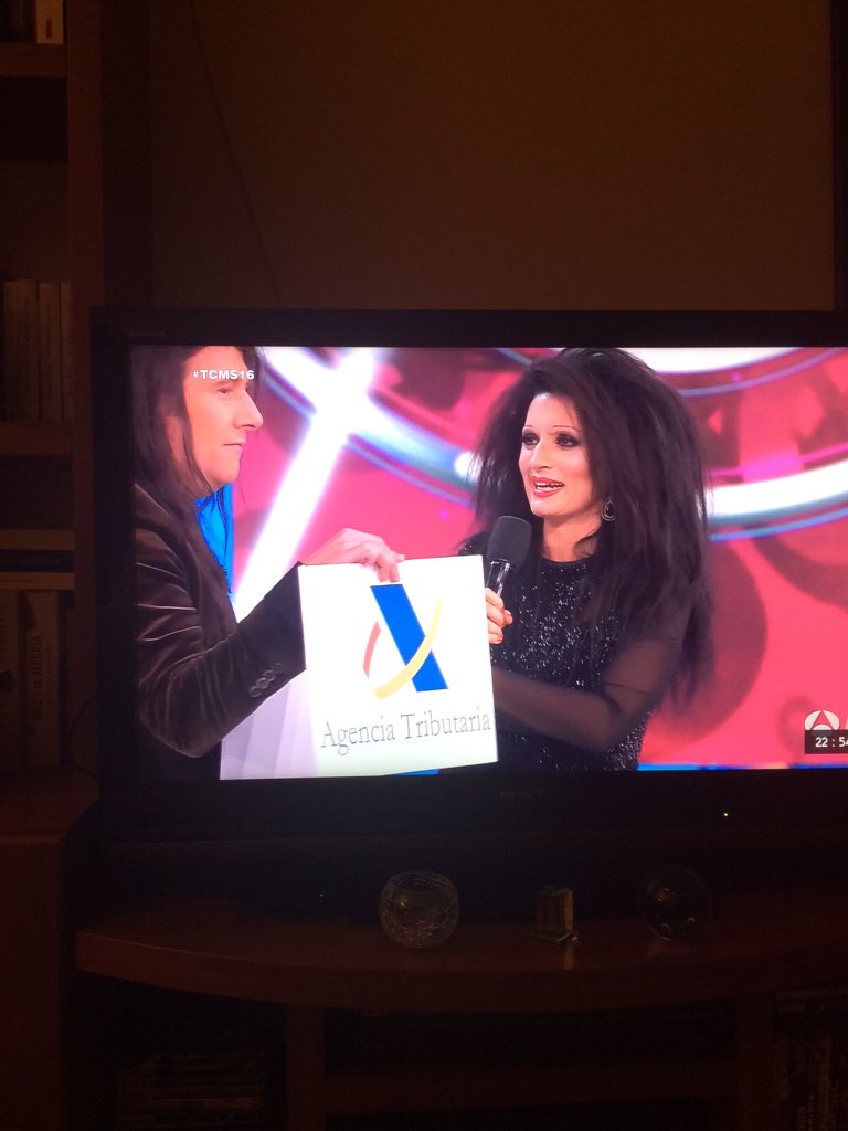 Hacienda somos todos menos la infanta, grande <a href="/Carlos_Latre/">Carlos Latre</a> y <a href="/silviabril/">Silvia Abril</a> 😂😂😂👏🏻👏🏻👏🏻 #TCMS16 #SemifinalTCMS