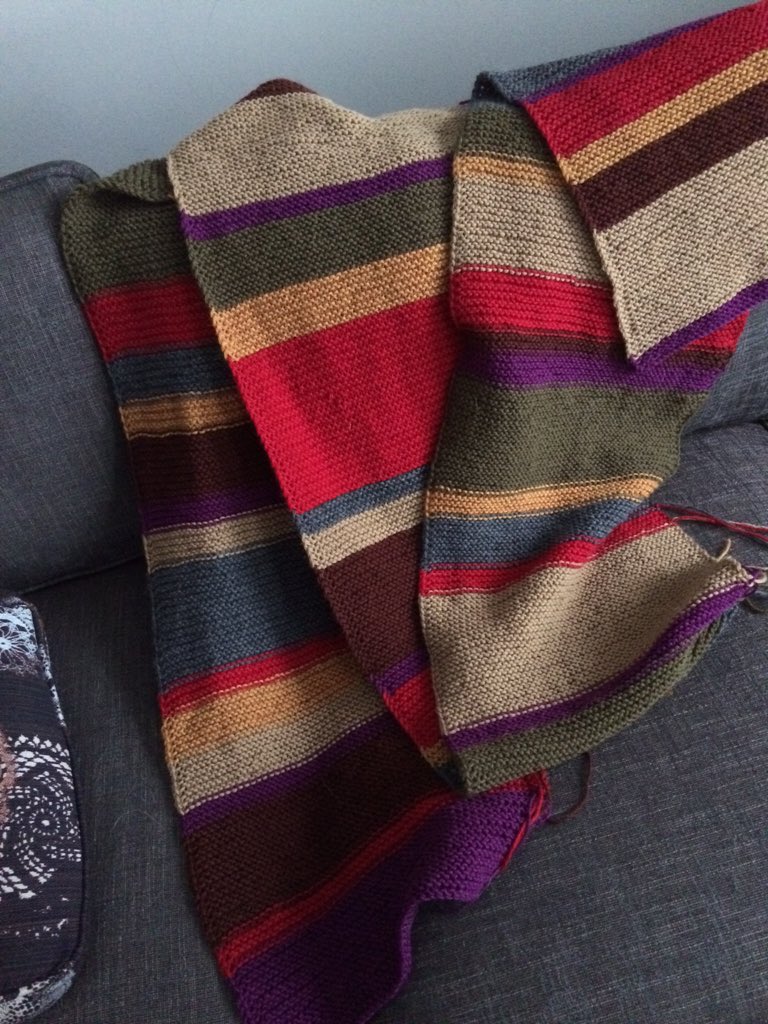 OriginalGeekMom's tweet image. Snow day means I got to finish! #4thdoctorscarf #doctorwho