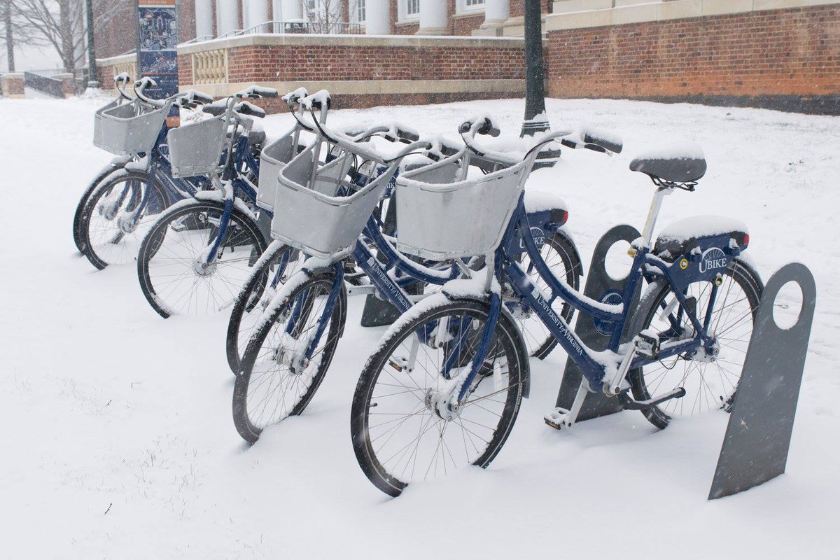 CavDailyPhoto's tweet photo. Photo Album: https://t.co/UJiqLPOnUC Snow Storm arrives at UVA #cville https://t.co/LujuGLc5Fz