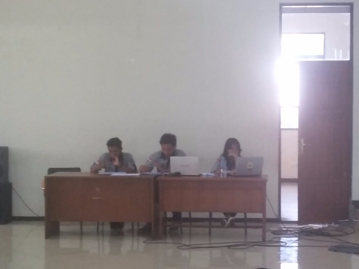 (Now) Penyampaian Laporan Akhir Kepengurusan dari Kementerian PORA BEM FIA UB 2015.