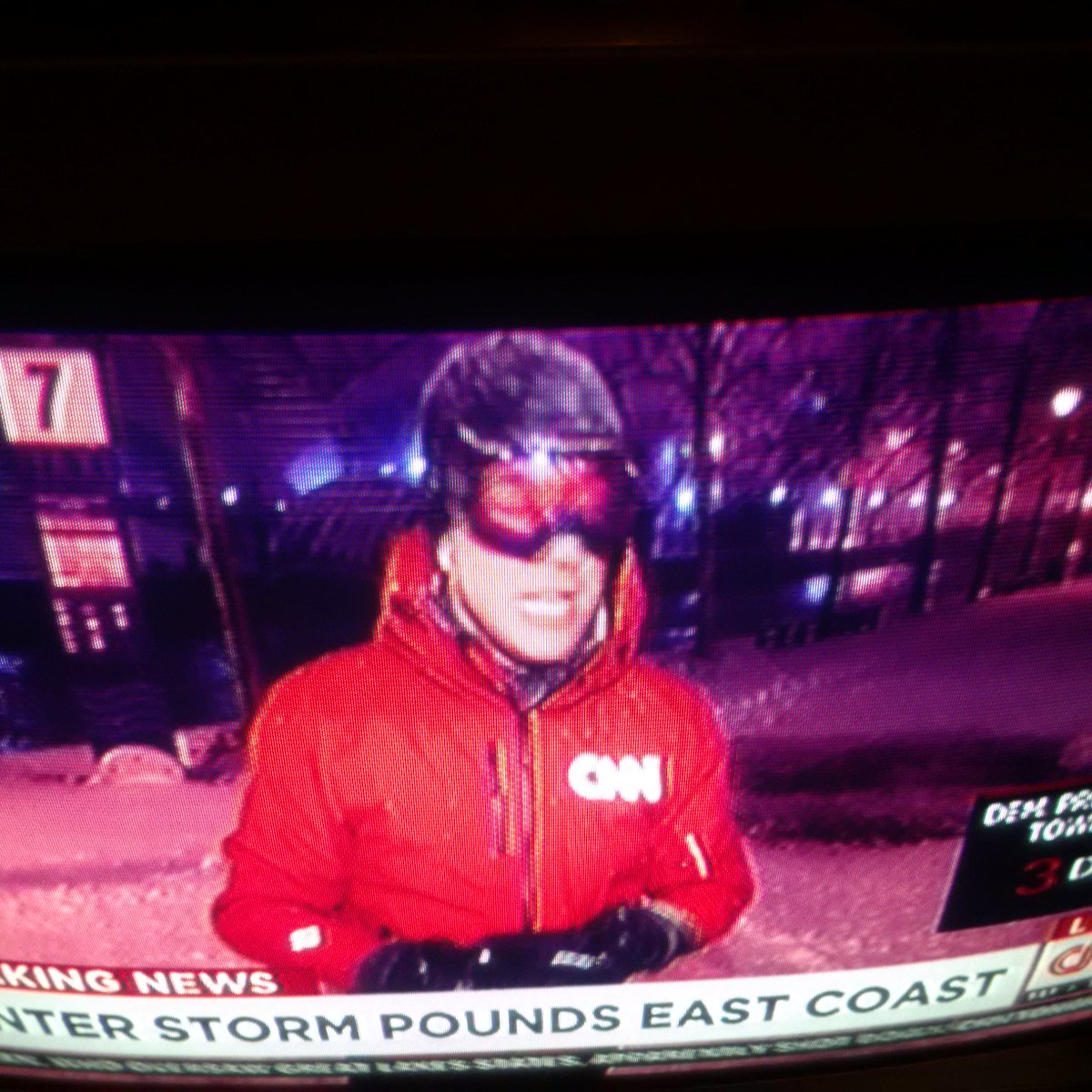 Kris680News's tweet photo. Love the goggles @miguelmarquez ! Smart move #ReportersTricks #CNNsnow #CNNweather https://t.co/BaaCqQwVdx