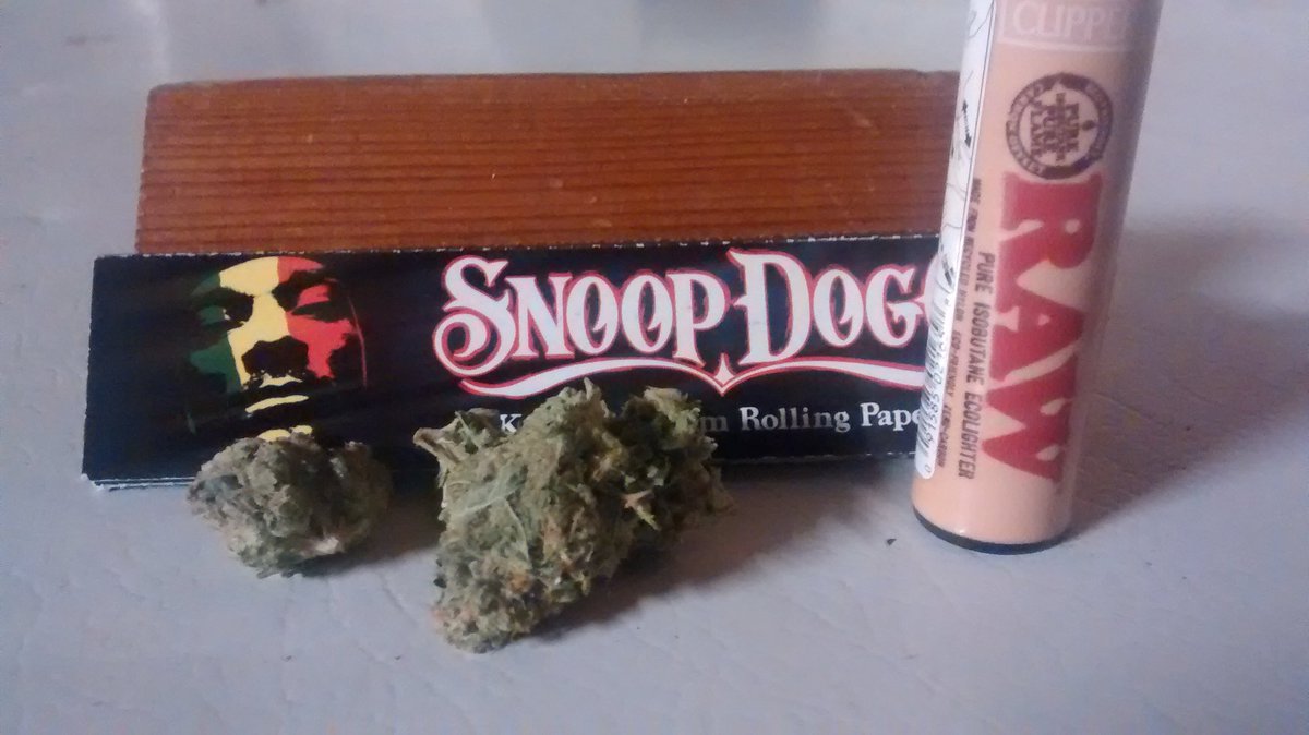 Yaccafella's tweet photo. #JustBlazeIt #Stoner @SnoopDogg @ExecBranch #SnoopDogg #Execbranch #RollingPapers #GoodQuality https://t.co/o4fdRzvB5y