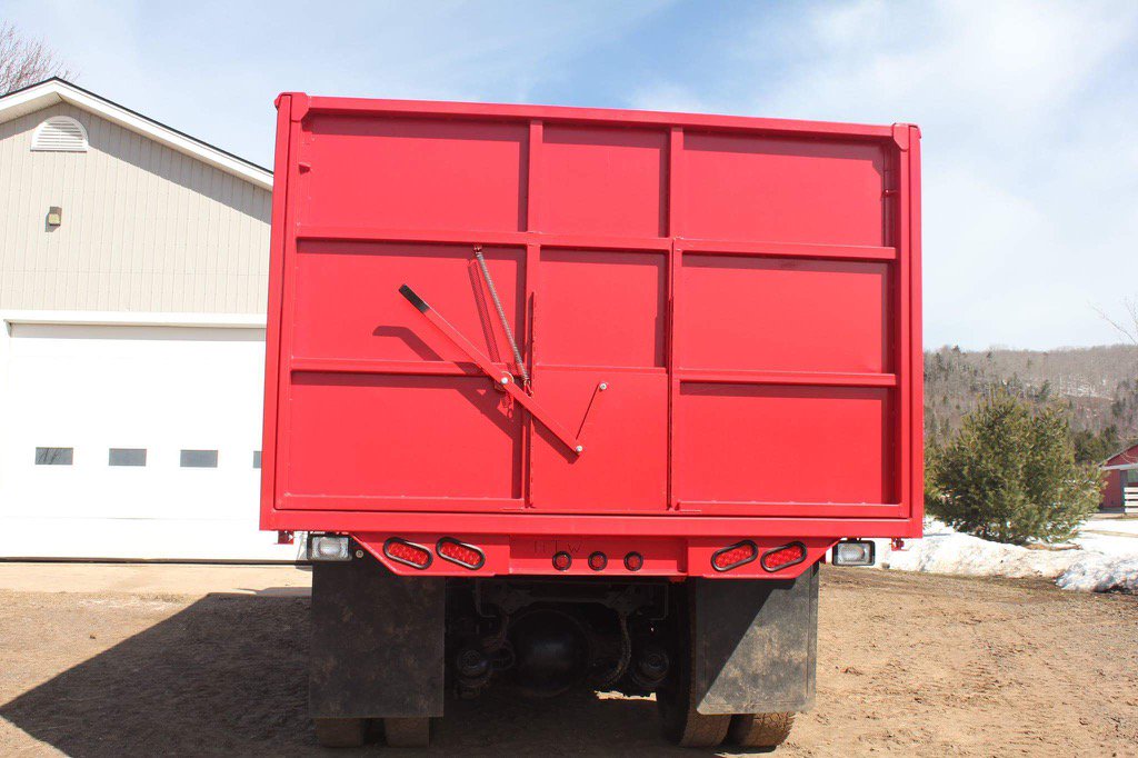 For sale: 98 automatic Freightliner with a custom grain box. Please contact ringuettecharolais@hotmail.com