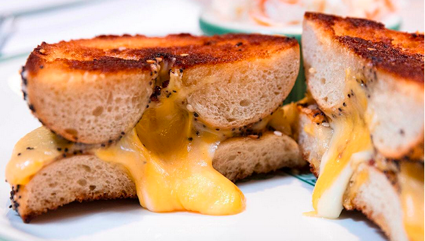 BuzzFeedFood's tweet photo. This Bagel Grilled Cheese is all you need in life
https://t.co/EZADmJKgIT https://t.co/LIUMVT4jig