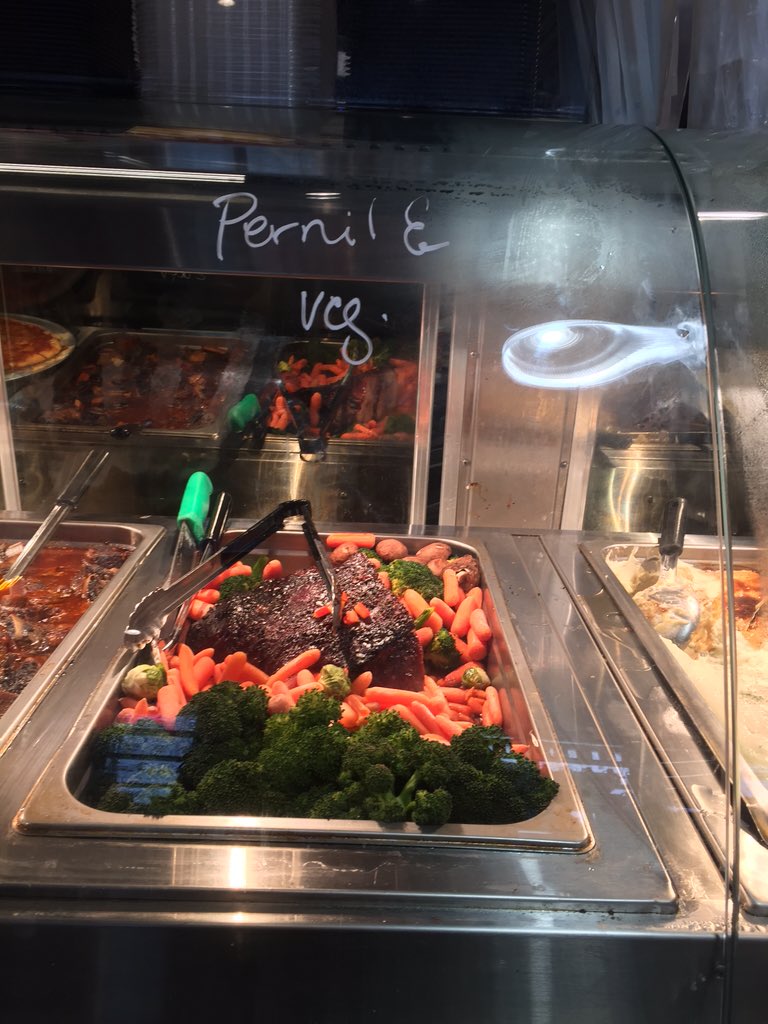 Graham_Market1's tweet photo. Pork shoulder with veggies #pork #veggies #roast #yum https://t.co/gn9DBoq07o