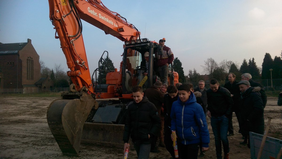 bvleonardus's tweet photo. Plaatsen #bouwoffer in de #leonardus op het #spos terrein in #Helmond hiermee een herinnering gezet voor de toekomst https://t.co/xlAAkfqcRe