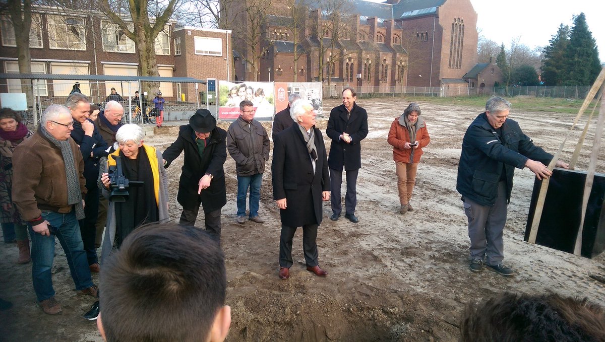 bvleonardus's tweet photo. Plaatsen #bouwoffer in de #leonardus op het #spos terrein in #Helmond hiermee een herinnering gezet voor de toekomst https://t.co/xlAAkfqcRe