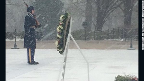 CNN's tweet photo. An Old Guard soldier stands watch at the Tomb of the Unknowns as #Blizzard2016 approaches https://t.co/MV6mruGpGP https://t.co/qlseieMcsf